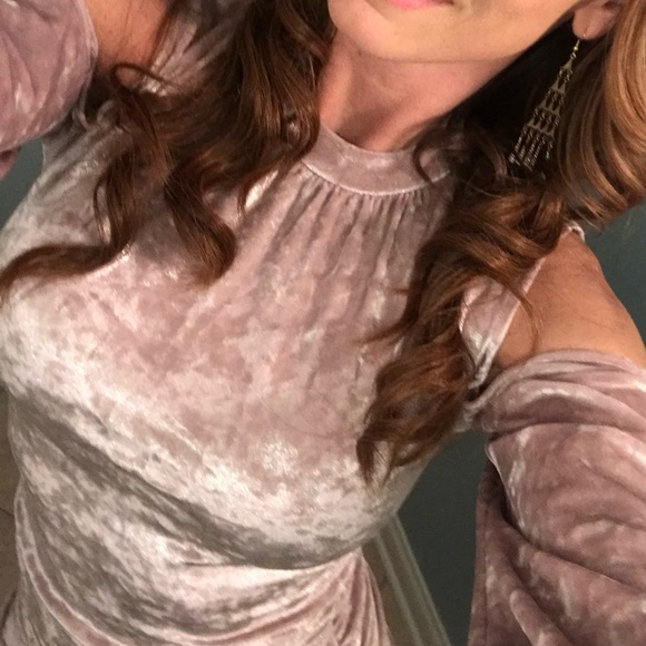 Cold shoulder crushed velvet body on dress - Picture 4 of 5